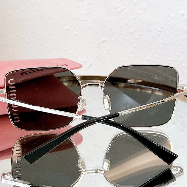 MIUMIU New Cutout Lens Design SMU51Y Silver Gray