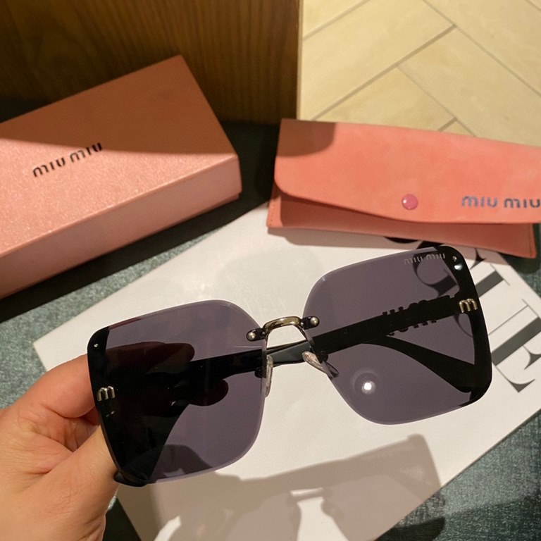 Pmiumiu large frame polarized sunglasses Netroots celebrities street shooting must-have collocation [Celebration] Fashion Trend (1002)