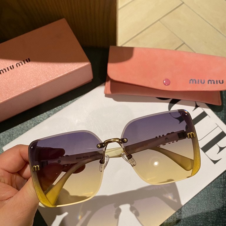 Pmiumiu large frame polarized sunglasses Netroots celebrities street shooting must-have collocation [Celebration] Fashion Trend (1002)