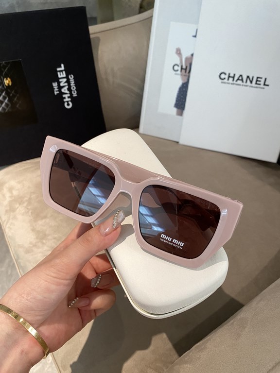 Qi color arrival ~ MIUMIU miu family square sunglasses  SMU07ws 52-19-135Sweet and cool new geometric sense of fashionable sense upBig face round face bb punch Shade sunscreen steady