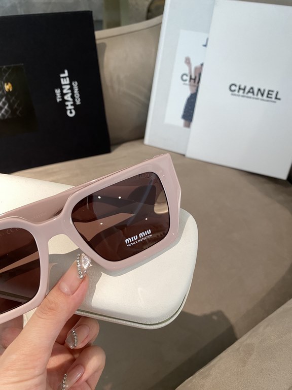 Qi color arrival ~ MIUMIU miu family square sunglasses  SMU07ws 52-19-135Sweet and cool new geometric sense of fashionable sense upBig face round face bb punch Shade sunscreen steady