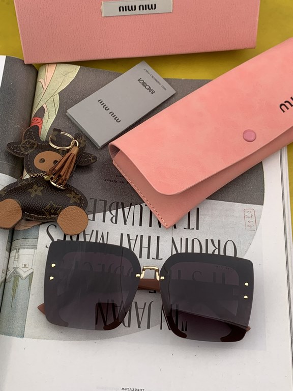 MIUMIU  Miu Miu    2022 spring new models   shiny new models bright debut     sunglasses tide fine personality design simple fashion counter quality worth having absolutely tide explosion Enhance the personal taste of th