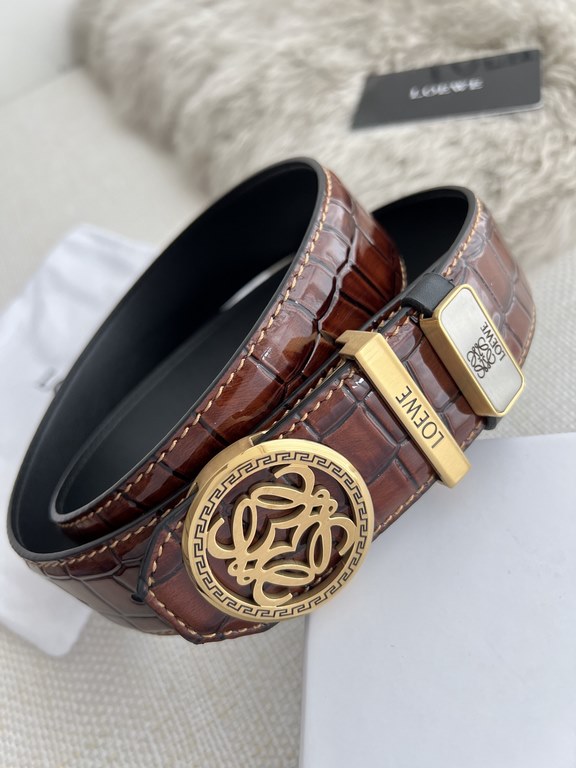 Name Loewe-Belt  -BeltModel hanging buckle, pure copper material hanging buckle, pictures taken in kindMaterial   100% head layer cowhide, guarantee leather. 24k pure steel buckle, vacuum plating will never lose color   