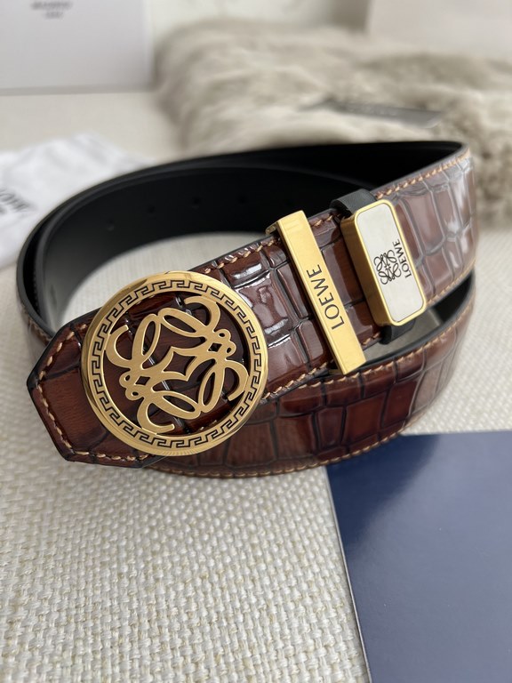 Name Loewe-Belt  -BeltModel hanging buckle, pure copper material hanging buckle, pictures taken in kindMaterial   100% head layer cowhide, guarantee leather. 24k pure steel buckle, vacuum plating will never lose color   