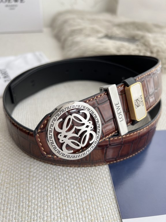 Name Loewe-Belt  -BeltModel hanging buckle, pure copper material hanging buckle, pictures taken in kindMaterial   100% head layer cowhide, guarantee leather. 24k pure steel buckle, vacuum plating will never lose color   