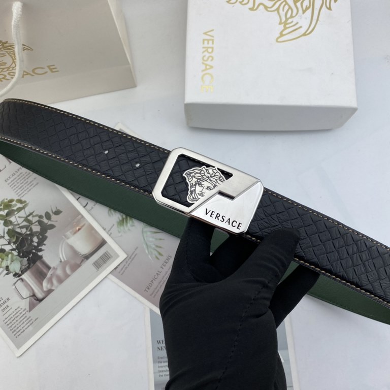 Comes with a full set of packing gift box  Versace Men's Flower Leather Belt 38mm Both sides imported flower leather leather pressed. Can be used on both sides of the counter line with new steel buckle