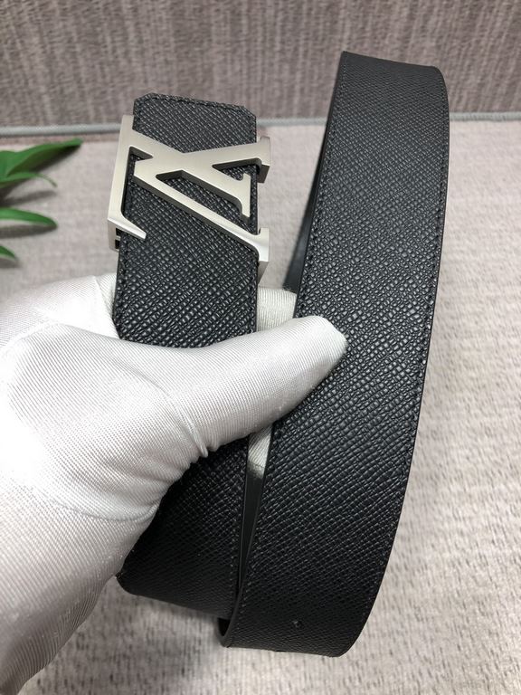 With a full set of packaging gift box   LV original single first layer cowhide cross grain surface. Lined with first layer calfskin leather bottom, this classic and everlasting charm of the belt appearance wide, buckle a