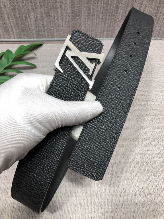 With a full set of packaging gift box   LV original single first layer cowhide cross grain surface. Lined with first layer calfskin leather bottom, this classic and everlasting charm of the belt appearance wide, buckle a