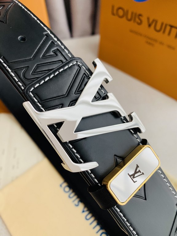 Name LV... LOUIS ... Weideng   original singleModel hanging buckle, new embossed with body, head layer cowhide, pictures taken in kindMaterial   head layer cowhide, hanging buckle series, pure steel buckle head, palladiu