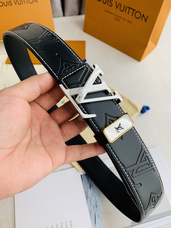 Name LV... LOUIS ... Weideng   original singleModel hanging buckle, new embossed with body, head layer cowhide, pictures taken in kindMaterial   head layer cowhide, hanging buckle series, pure steel buckle head, palladiu