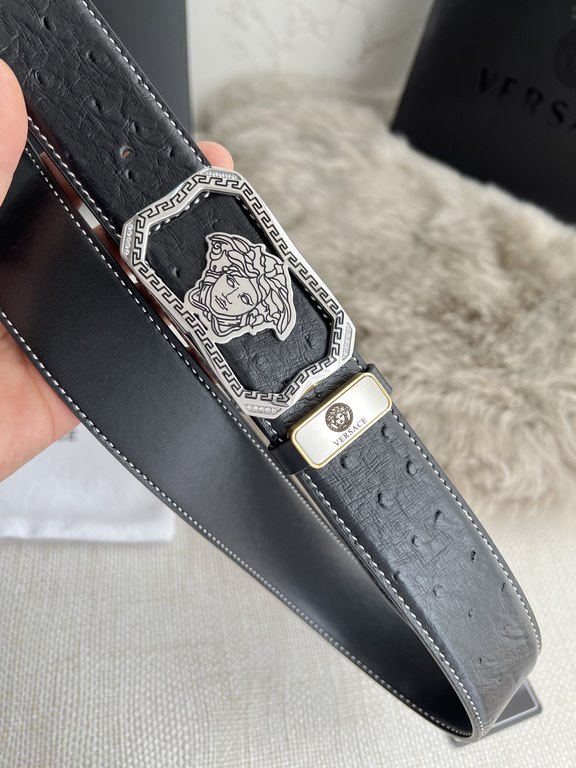 Name VERSACE. Versace   original single belt - beltModel hanging buckle, classic human head pure steel material inlaid with diamonds buckle, head layer cowhide, pictures taken in kindMaterial   100% head layer cowhide, g