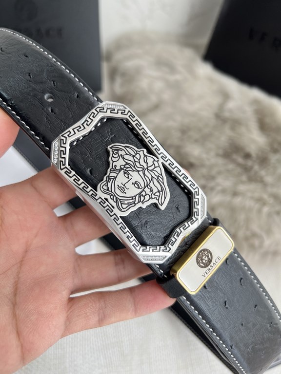 Name VERSACE. Versace   original single belt - beltModel hanging buckle, classic human head pure steel material inlaid with diamonds buckle, head layer cowhide, pictures taken in kindMaterial   100% head layer cowhide, g