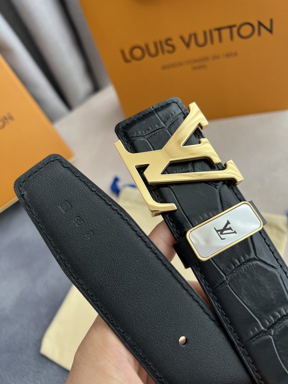 Name LV... LOUIS ... Weideng   original singleModel hanging buckle, head layer cowhide crocodile pattern belt body, pure steel material classic buckle head, head layer cowhide, picture physical shootingMaterial   head la