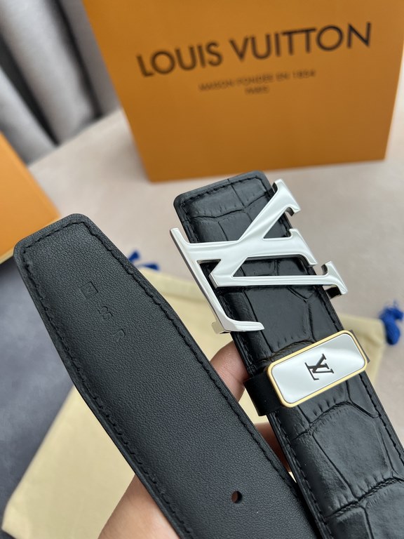 Name LV... LOUIS ... Weideng   original singleModel hanging buckle, head layer cowhide crocodile pattern belt body, pure steel material classic buckle head, head layer cowhide, picture physical shootingMaterial   head la