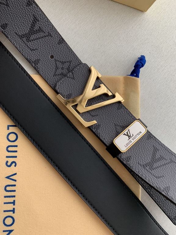 Name LV... LOUIS ... Weideng   original singleModel Hook buckle, pictures taken in kindMaterial   head layer cowhide, hanging buckle series, pure steel buckle head, palladium plating plating process never lose color. Wit