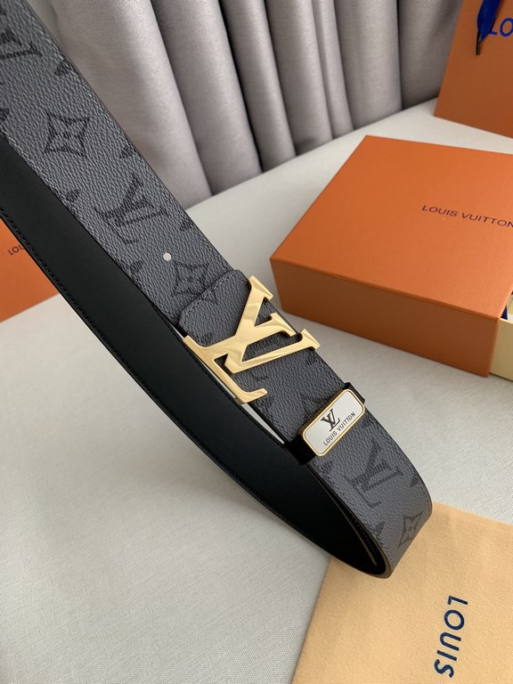 Name LV... LOUIS ... Weideng   original singleModel Hook buckle, pictures taken in kindMaterial   head layer cowhide, hanging buckle series, pure steel buckle head, palladium plating plating process never lose color. Wit