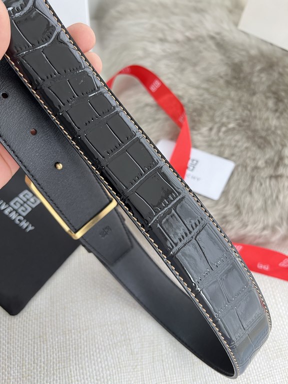 Name Givenchy.GIVENCHY-belt  -belt original singleModel hanging buckle, pure steel material with diamonds buckle head, double-sided head layer cowhideMaterial   100% head layer cowhide, guarantee leather. 24k pure steel 