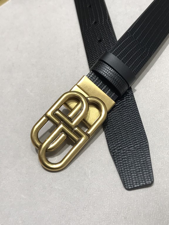 Counter Packaging (Balenciga Fall-Winter) 35MM Wide Black Belt features vintage aesthetic design Italian made lizard grain leather, using twisted logo BB ring interlocking signature gold-plated metal effect, using darker