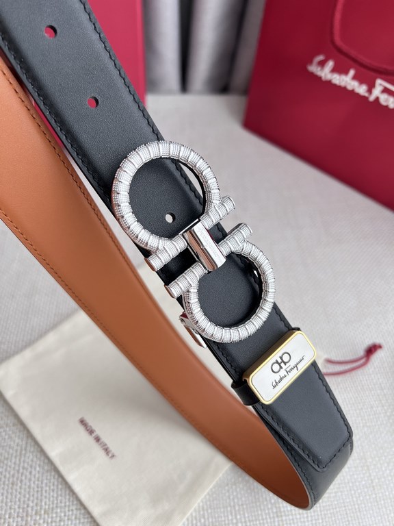 Name Ferragamo.Ferrgamo  original singleModel hanging buckle, the original pattern hanging buckle, physical shooting, head layer cowhideMaterial   100% head layer cowhide, guarantee leather.   double-sided available  cou