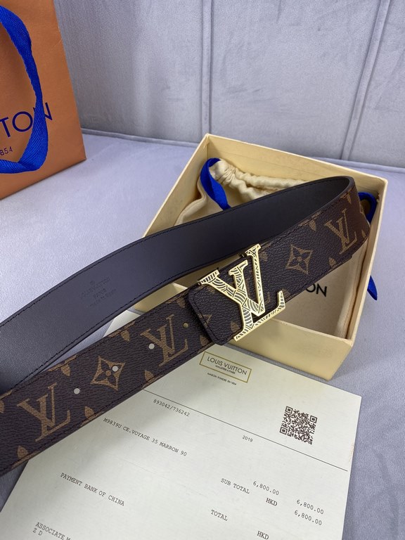 Comes in a fully packed gift box  This Initiales 40mm Reversible Belt from LV features plain calf leather and the brand's signature Damier Cobalt canvas for a stylish styling option. The flat calf leather side is ideal f