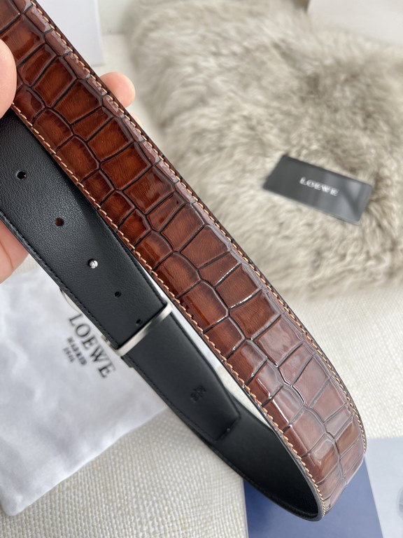 Name Loewe-Belt  -BeltModel hanging buckle, pure copper material hanging buckle, pictures taken in kindMaterial   100% head layer cowhide, guarantee leather. 24k pure steel buckle, vacuum plating never lose color   count