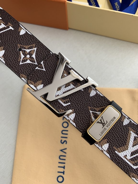 Name LV... LOUIS ... Weideng   original singleModel Hook buckle, pictures taken in kindMaterial   head layer cowhide, hanging buckle series, pure steel buckle head, palladium plating plating process never lose color. Wit