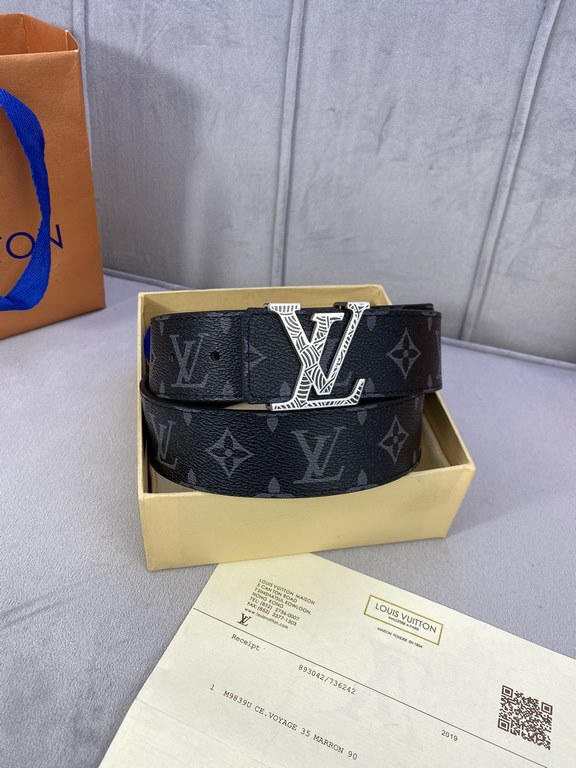 Comes in a fully packed gift box  This Initiales 40mm Reversible Belt from LV features plain calf leather and the brand's signature Damier Cobalt canvas for a stylish styling option. The flat calf leather side is ideal f