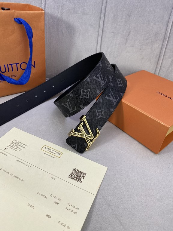 Comes in a fully packed gift box  This Initiales 40mm Reversible Belt from LV features plain calf leather and the brand's signature Damier Cobalt canvas for a stylish styling option. The flat calf leather side is ideal f