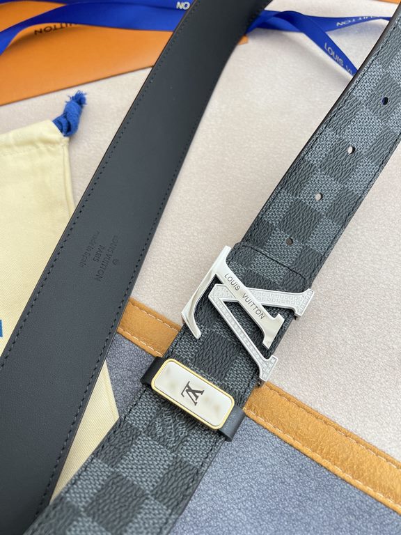 Name LV... LOUIS ... Weideng   belt-belt-original singleModel hanging buckle, classic steel material with diamonds hanging buckle, head layer cowhide, pictures taken in kindMaterial   head layer cowhide, hanging buckle s