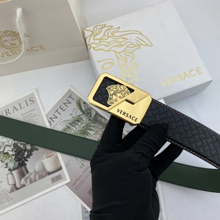 Comes with a full set of packing gift box  Versace Men's Flower Leather Belt 38mm Both sides imported flower leather leather pressed. Can be used on both sides of the counter line with new steel buckle