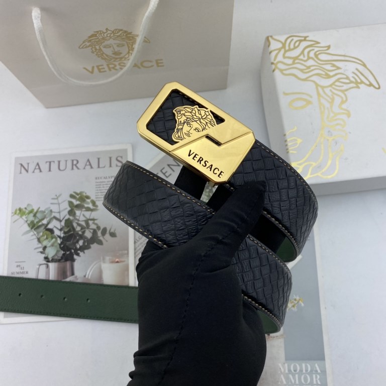 Comes with a full set of packing gift box  Versace Men's Flower Leather Belt 38mm Both sides imported flower leather leather pressed. Can be used on both sides of the counter line with new steel buckle