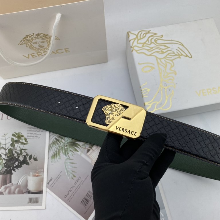 Comes with a full set of packing gift box  Versace Men's Flower Leather Belt 38mm Both sides imported flower leather leather pressed. Can be used on both sides of the counter line with new steel buckle