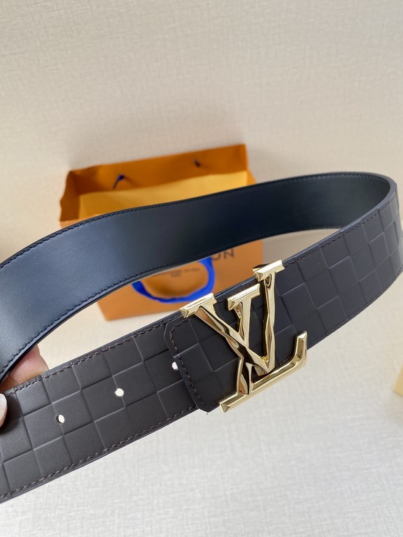 LV 4.0 Wide Sharp angles, clean lines, a stylish modern belt designed for the business suit look. Reversible, in two easy-to-match color combinations, with Damier checkerboard embossing.