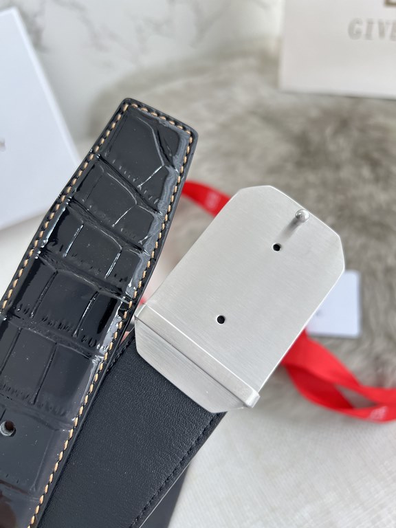 Name Givenchy.GIVENCHY-belt  -belt original singleModel hanging buckle, pure steel material with diamonds buckle head, double-sided head layer cowhideMaterial   100% head layer cowhide, guarantee leather. 24k pure steel 