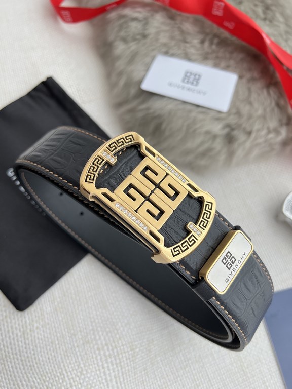 Name Givenchy.GIVENCHY-belt  -belt original singleModel hanging buckle, pure steel material with diamonds buckle head, double-sided head layer cowhideMaterial   100% head layer cowhide, guarantee leather. 24k pure steel 