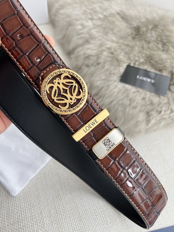 Name Loewe-Belt  -BeltModel hanging buckle, pure copper material hanging buckle, pictures taken in kindMaterial   100% head layer cowhide, guarantee leather. 24k pure steel buckle, vacuum plating never lose color   count