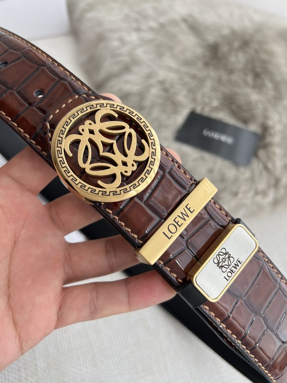 Name Loewe-Belt  -BeltModel hanging buckle, pure copper material hanging buckle, pictures taken in kindMaterial   100% head layer cowhide, guarantee leather. 24k pure steel buckle, vacuum plating never lose color   count