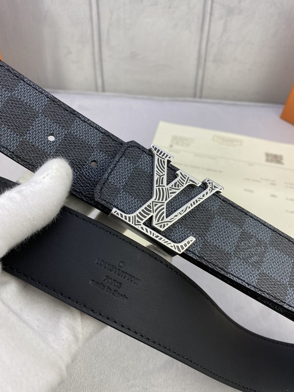 Comes in a fully packed gift box  This Initiales 40mm Reversible Belt from LV features plain calf leather and the brand's signature Damier Cobalt canvas for a stylish styling option. The flat calf leather side is ideal f