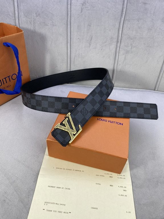 Comes in a fully packed gift box  This Initiales 40mm Reversible Belt from LV features plain calf leather and the brand's signature Damier Cobalt canvas for a stylish styling option. The flat calf leather side is ideal f