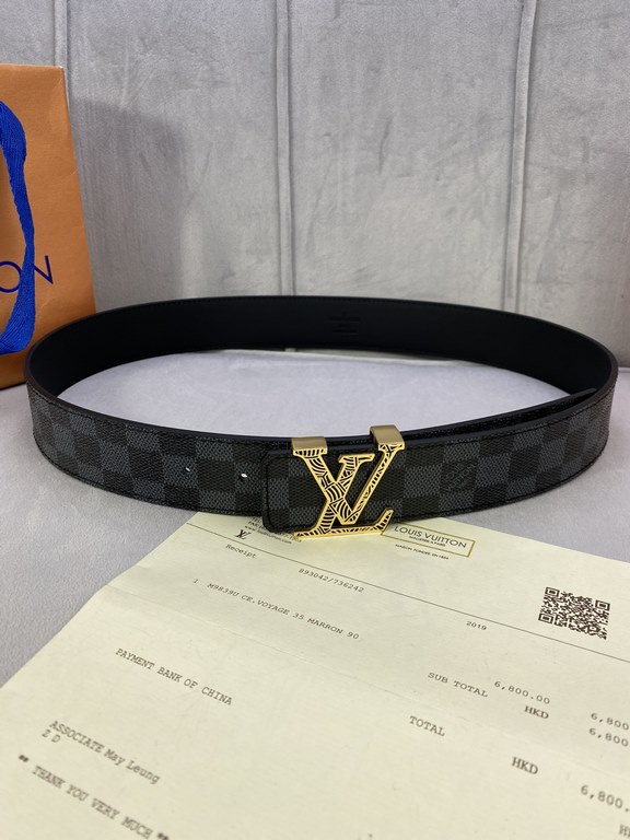 Comes in a fully packed gift box  This Initiales 40mm Reversible Belt from LV features plain calf leather and the brand's signature Damier Cobalt canvas for a stylish styling option. The flat calf leather side is ideal f