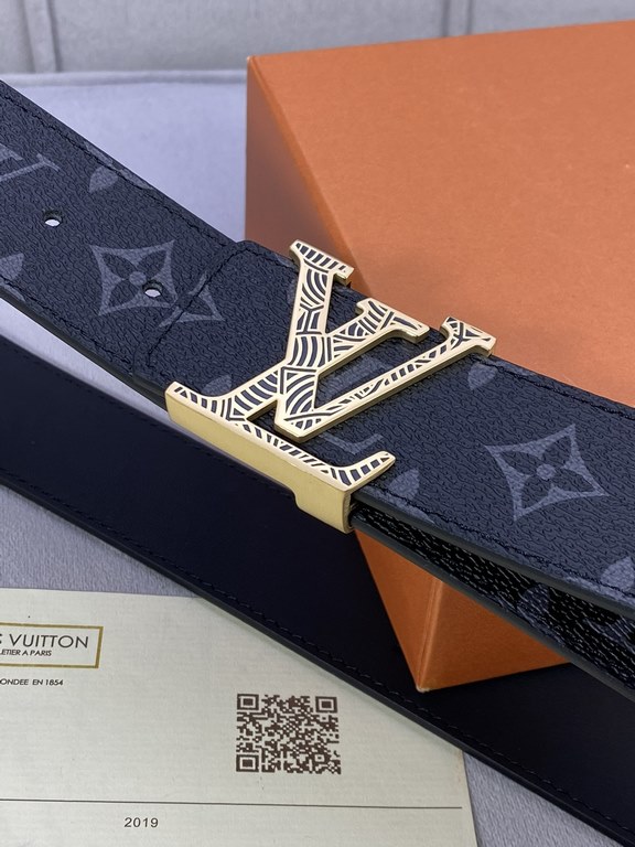 Comes in a fully packed gift box  This Initiales 40mm Reversible Belt from LV features plain calf leather and the brand's signature Damier Cobalt canvas for a stylish styling option. The flat calf leather side is ideal f