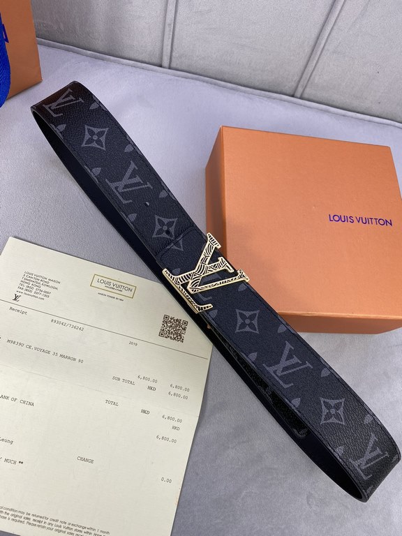 Comes in a fully packed gift box  This Initiales 40mm Reversible Belt from LV features plain calf leather and the brand's signature Damier Cobalt canvas for a stylish styling option. The flat calf leather side is ideal f