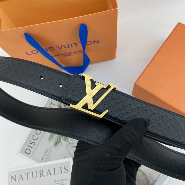 LV Men's Flower Leather Belt 38mm Double-sided imported flower leather leather pressed. Can be used on both sides Counter alignment With new steel buckle