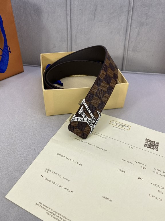 Comes in a fully packed gift box  This Initiales 40mm Reversible Belt from LV features plain calf leather and the brand's signature Damier Cobalt canvas for a stylish styling option. The flat calf leather side is ideal f