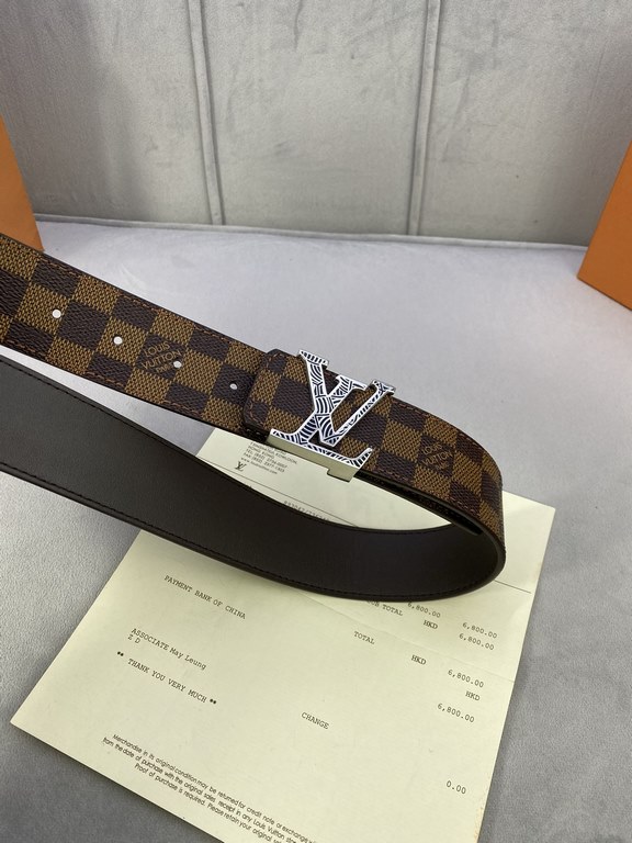 Comes in a fully packed gift box  This Initiales 40mm Reversible Belt from LV features plain calf leather and the brand's signature Damier Cobalt canvas for a stylish styling option. The flat calf leather side is ideal f