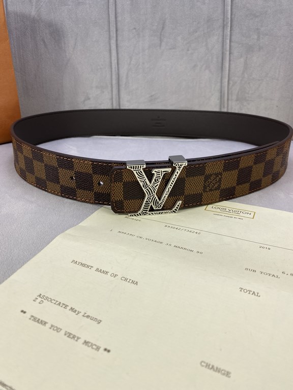 Comes in a fully packed gift box  This Initiales 40mm Reversible Belt from LV features plain calf leather and the brand's signature Damier Cobalt canvas for a stylish styling option. The flat calf leather side is ideal f