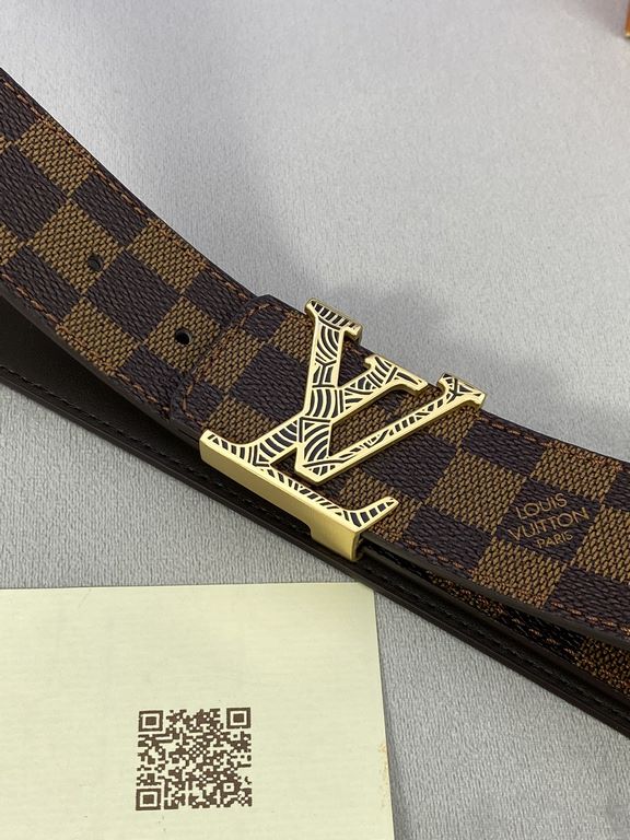 Comes in a fully packed gift box  This Initiales 40mm Reversible Belt from LV features plain calf leather and the brand's signature Damier Cobalt canvas for a stylish styling option. The flat calf leather side is ideal f