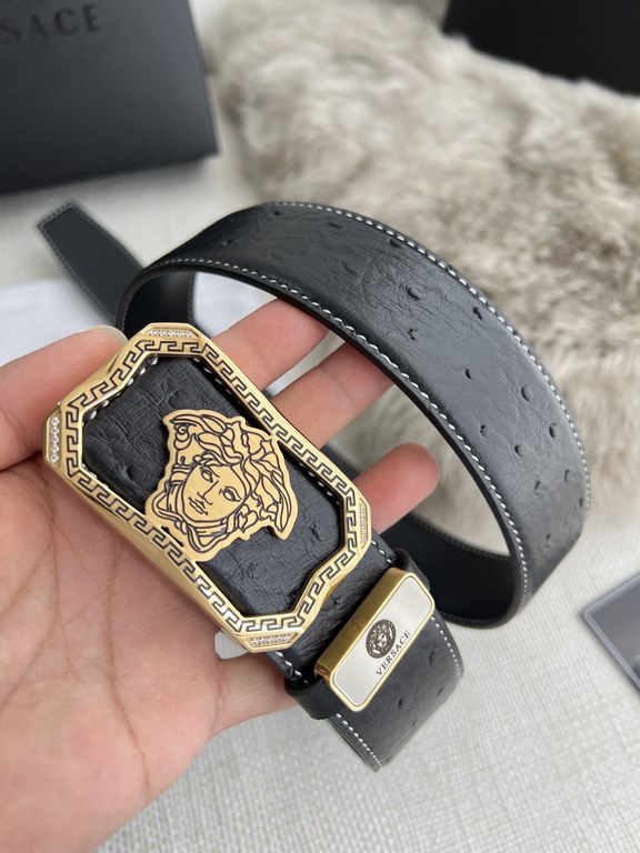 Name VERSACE. Versace   original single belt - beltModel hanging buckle, classic human head pure steel material inlaid with diamonds buckle, head layer cowhide, pictures taken in kindMaterial   100% head layer cowhide, g