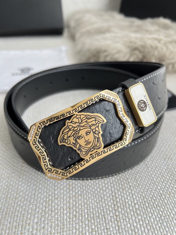 Name VERSACE. Versace   original single belt - beltModel hanging buckle, classic human head pure steel material inlaid with diamonds buckle, head layer cowhide, pictures taken in kindMaterial   100% head layer cowhide, g