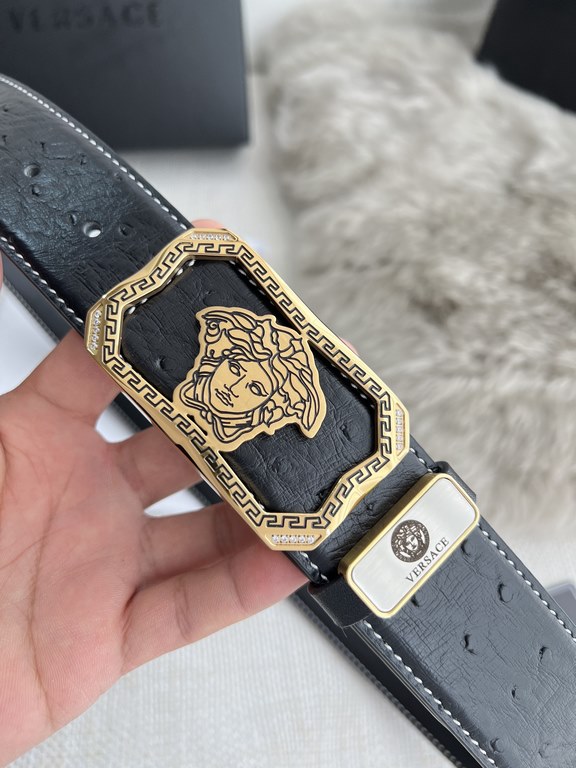 Name VERSACE. Versace   original single belt - beltModel hanging buckle, classic human head pure steel material inlaid with diamonds buckle, head layer cowhide, pictures taken in kindMaterial   100% head layer cowhide, g